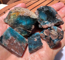 Load image into Gallery viewer, Needles Blue Gem Silica Rough Parcel