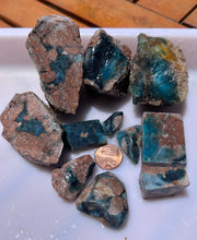 Load image into Gallery viewer, Needles Blue Gem Silica Rough Parcel