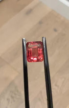 Load and play video in Gallery viewer, Red Oregon Sunstone

